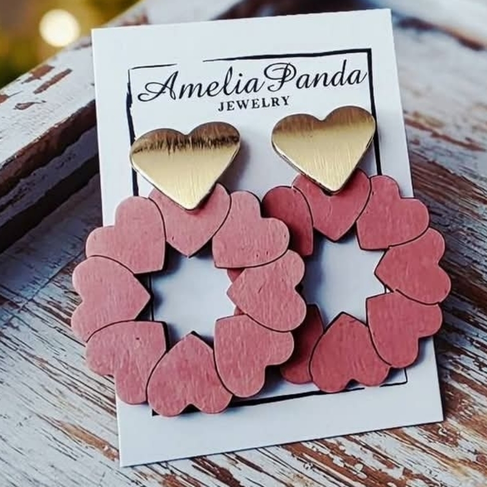 🩷AmeliaPanda Wooden/Gold Heart Earrings🩷